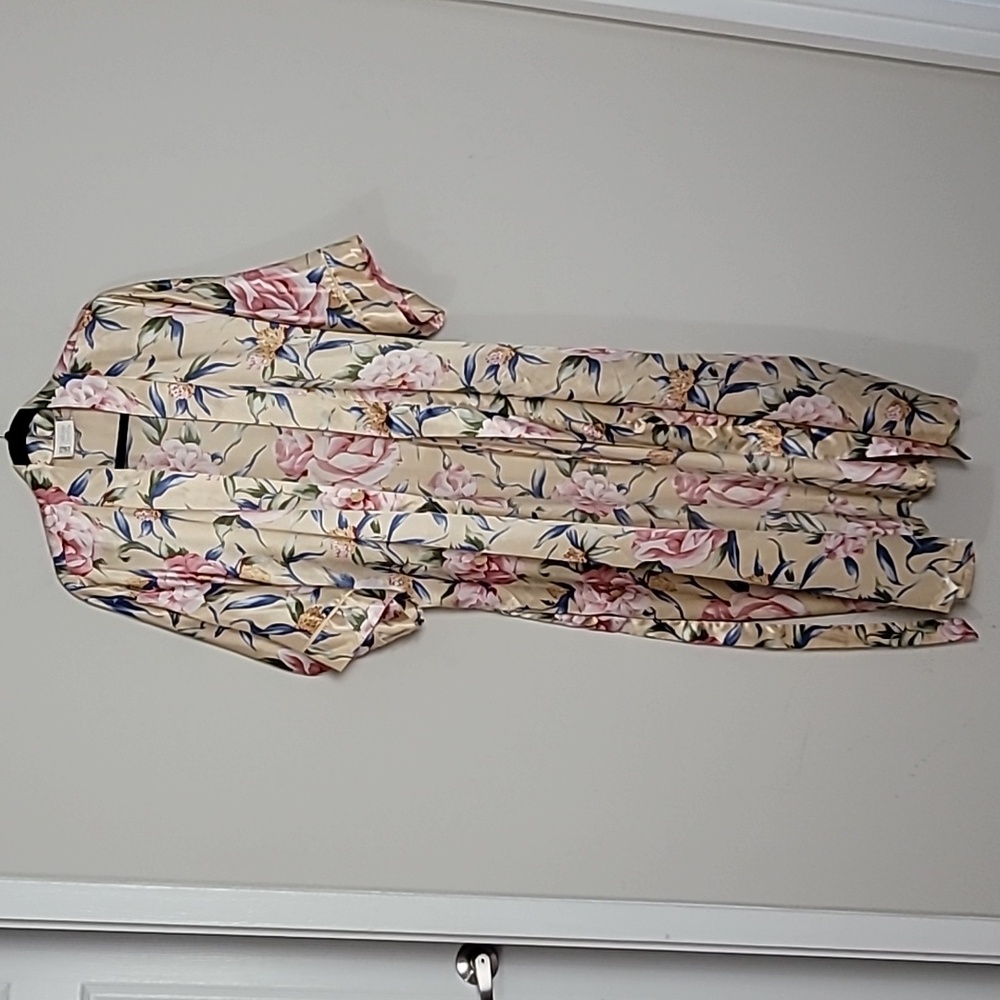 Vintage California Dynasty floral satiny kimono sleeve long robe